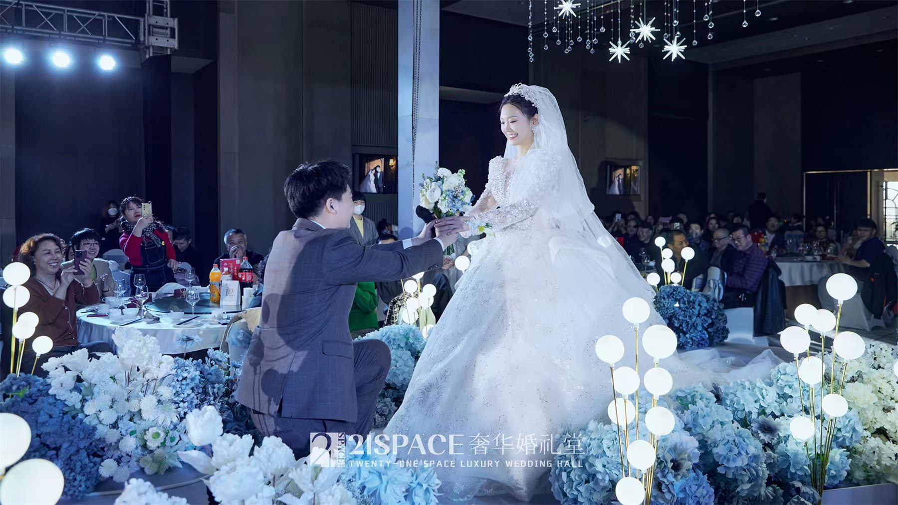 21SPACE蓝白色婚礼仪式通道